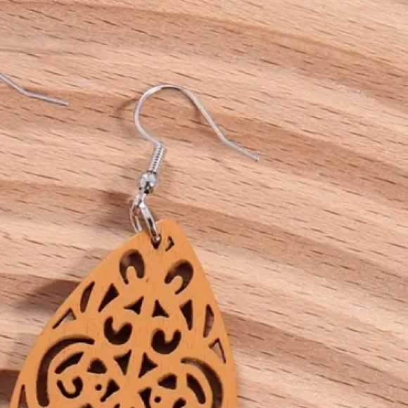 Wood dangle mustard colored earrings - Picture 3 of 3